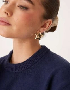 Gina Tricot Crew Neck Knitted Sweater With Wide Sleeves In Blue For Women -Curated Apparel Shop 207680891 4