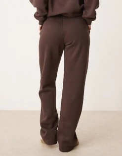 Gina Tricot Loose Fit Straight Leg Joggers In Dark Brown For Women -Curated Apparel Shop 207787608 4