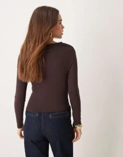 Gina Tricot Long Sleeve Drapey Top In Brown For Women -Curated Apparel Shop 207787983 4