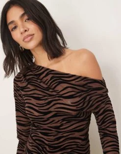 Gina Tricot Long Sleeve One Shoulder Asymmetric Top In Black Zebra Print For Women -Curated Apparel Shop 207952755 3