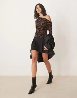 Gina Tricot Long Sleeve One Shoulder Asymmetric Top In Black Zebra Print For Women -Curated Apparel Shop 207952755 4