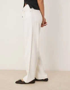 Gina Tricot Baggy Fit Jeans In Off White For Women -Curated Apparel Shop 207963442 5